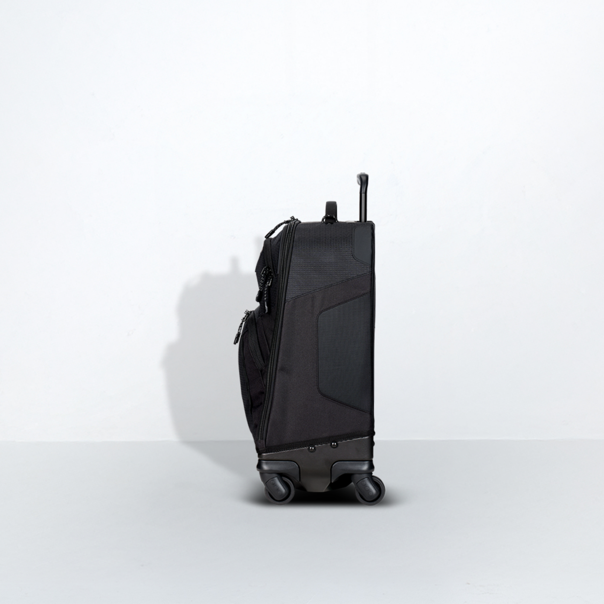 Renegade Pro 22" Luggage - Black