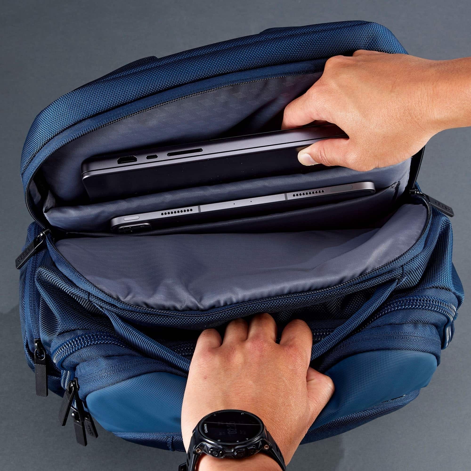 Pace Pro 25L Backpack - Grey Pinstripe
