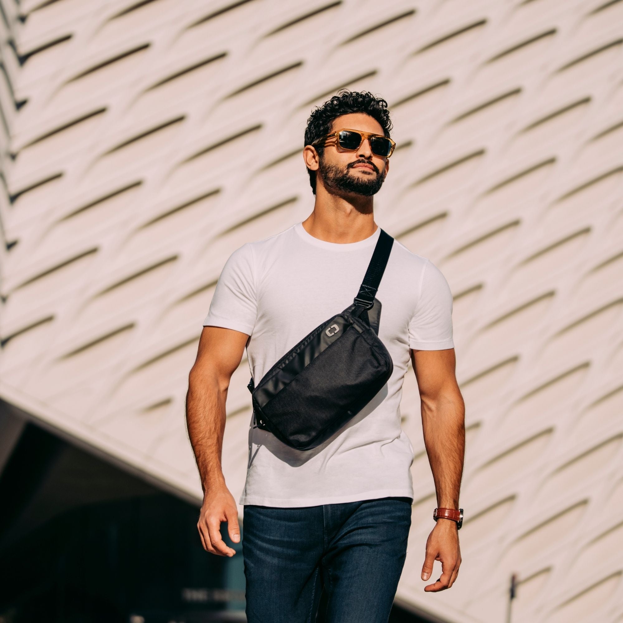 Pace Pro Crossbody - Black