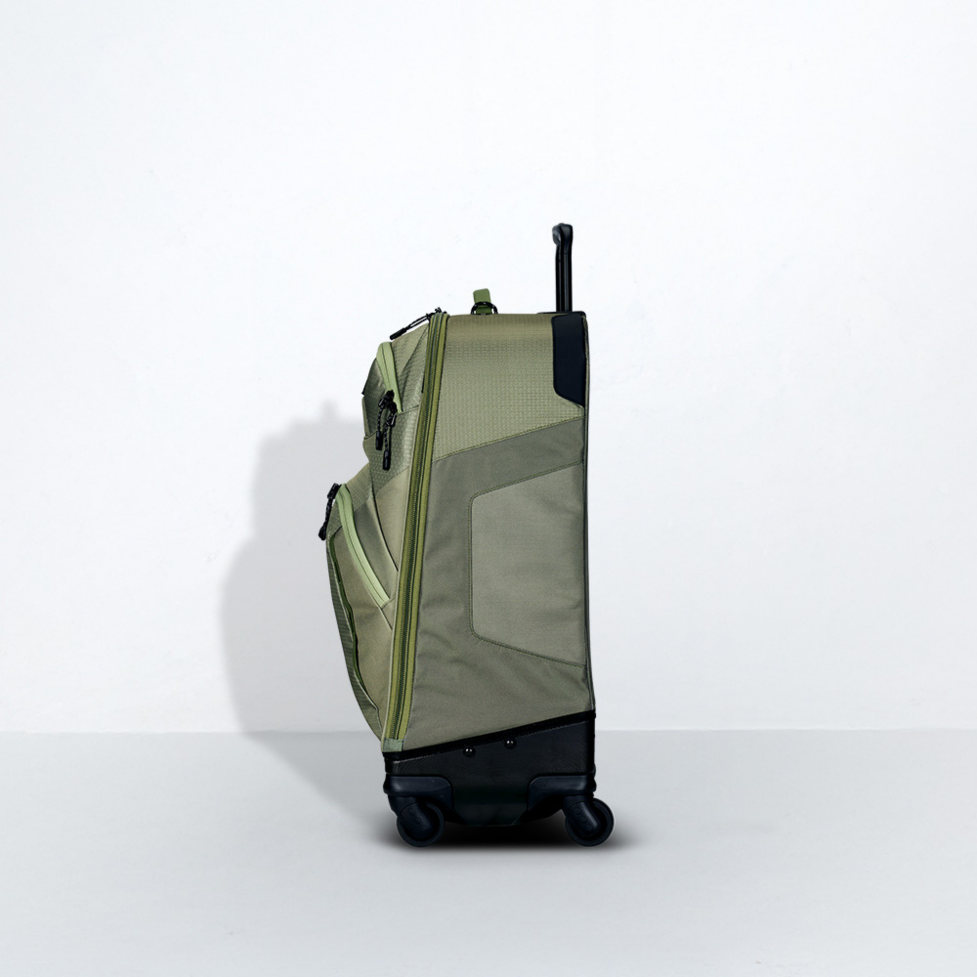Renegade Pro 26" Luggage - Four Leaf Clover