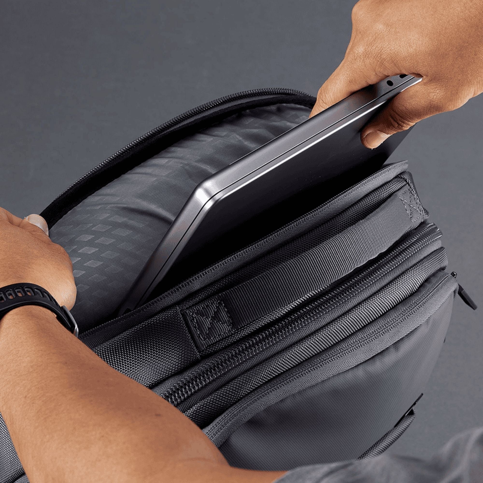 Pace Pro 20L Backpack - Grey Pinstripe