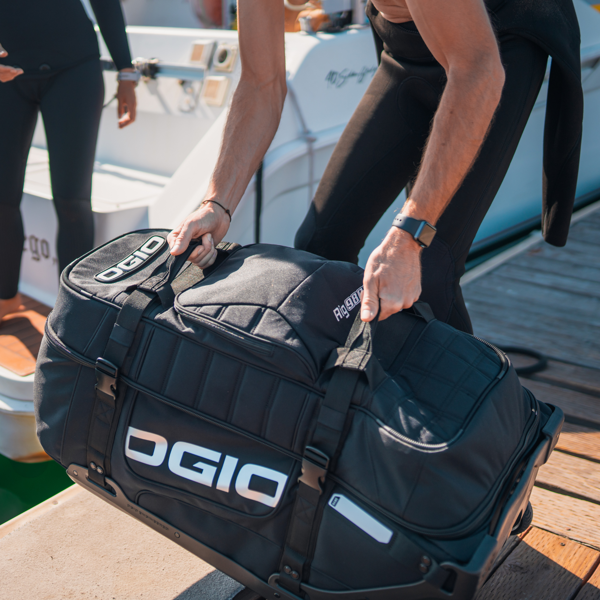 Rig 9800 Travel Bag - Black